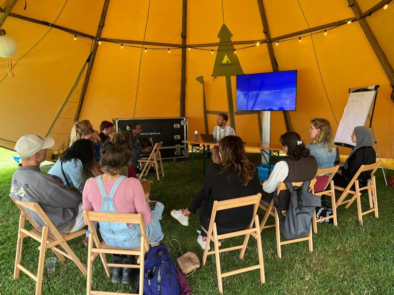 Voor de NUOVO Scholengroep uit Utrecht verzorgde ik aan de start van het schooljaar twee workshops: ChatGPT voor beginners en AI voor gevorderden. In dit blog deel ik mijn learnings met je.